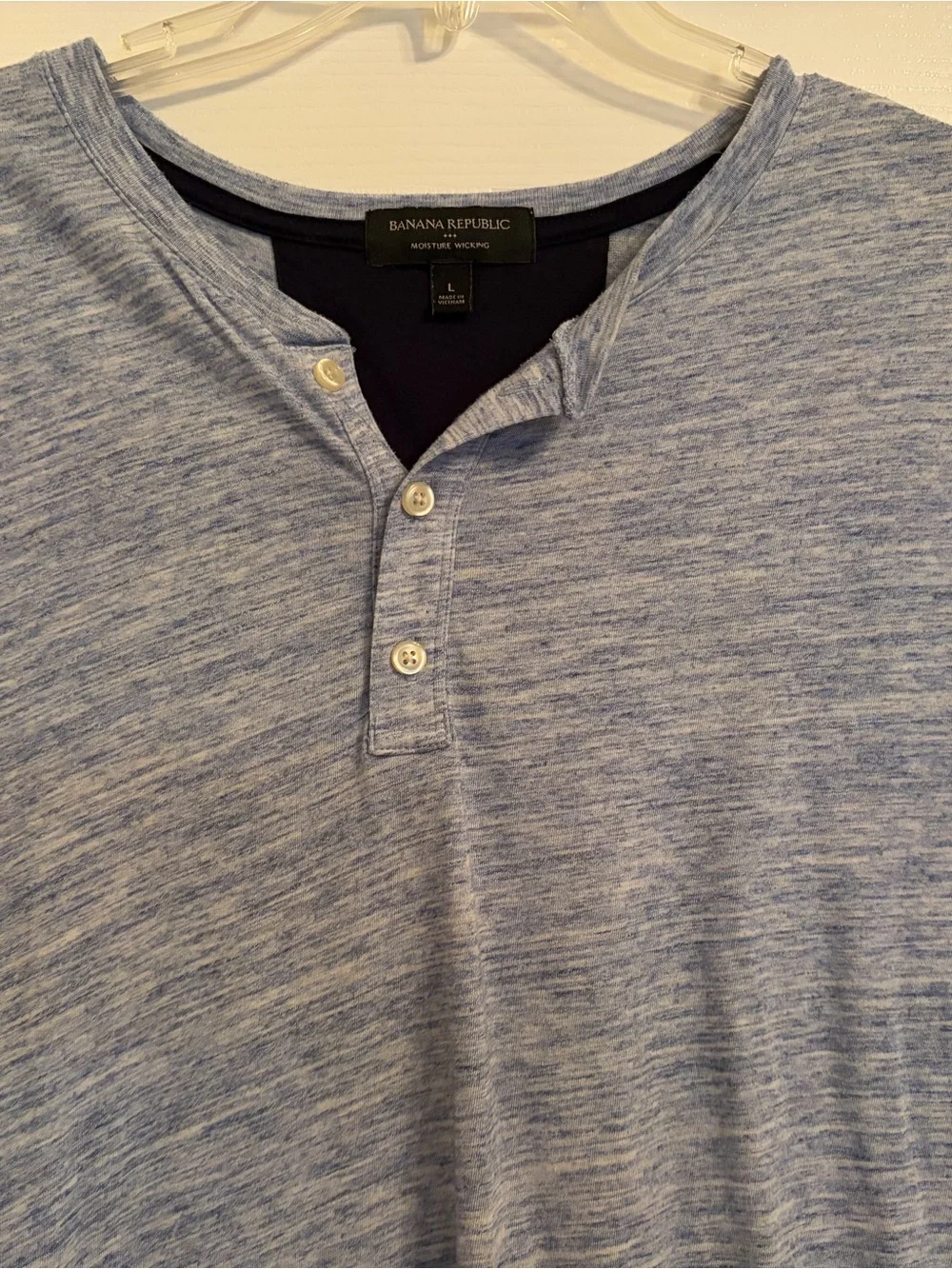 Banana Republic Men’s Heathered Sky Blue Henley Tee